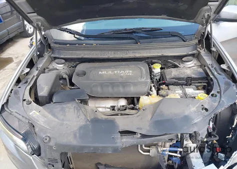 2019 Jeep Cherokee Latitude Plus Fwd z USA, uszkodzony, nr VIN 1C4PJLLB1KD132500